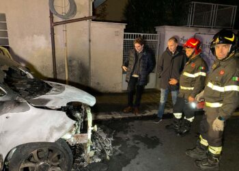 La solidarietà a Menna dopo l’incendio: «Se doloso, saremmo di fronte a gesto vile e inaccettabile»