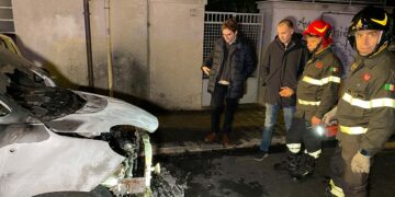 La solidarietà a Menna dopo l’incendio: «Se doloso, saremmo di fronte a gesto vile e inaccettabile»