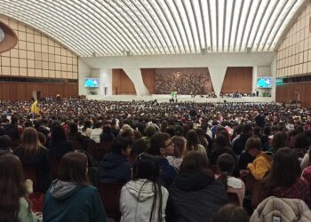 La gioia degli studenti del Pantini Pudente per l’incontro con Papa Francesco su “Pace e Cura”