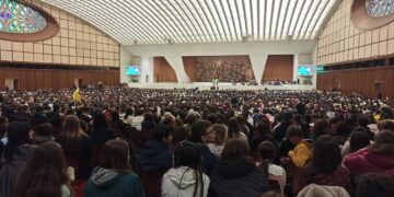 La gioia degli studenti del Pantini Pudente per l’incontro con Papa Francesco su “Pace e Cura”