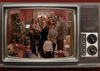 “Parenti Serpenti”, l’ipocrisia del Natale raccontata da Carmine Amoroso