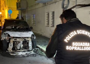 A fuoco l’auto del sindaco Menna: si indaga sull’ipotesi dolosa