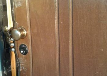 In quattro forzano una porta a San Salvo, ma fuggono perché scoperti