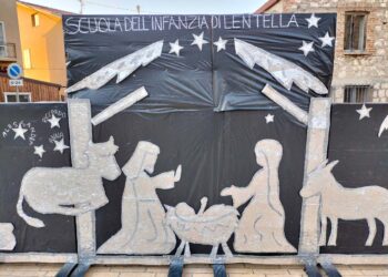 A Lentella la piazza si arricchisce del presepe dei bambini della scuola dell’Infanzia