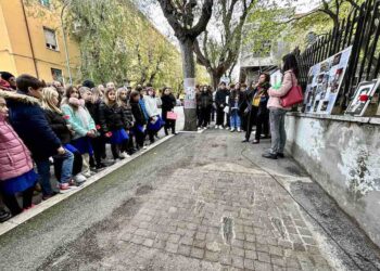 Tracce di libertà, i bambini inaugurano il percorso che ricorda i martiri ottobrini