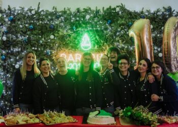 Dieci anni di Bar Due Pini: uno staff in rosa per una bella storia di sorrisi e accoglienza