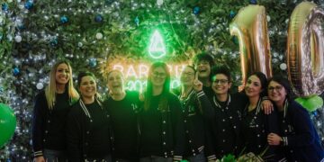 Dieci anni di Bar Due Pini: uno staff in rosa per una bella storia di sorrisi e accoglienza