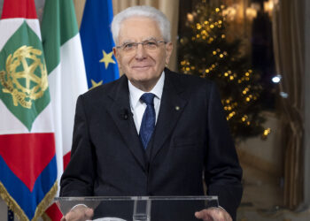 Mattarella: «Guardiamo al futuro con gli occhi dei giovani. La Repubblica siamo tutti noi, insieme»