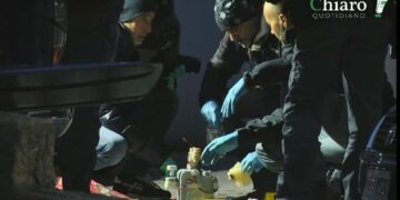 Ordigno sotto un’auto in via dei Conti Ricci: intervengono gli artificieri della polizia