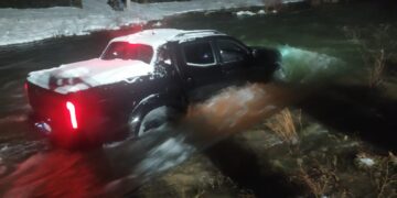 In panne con l’auto in mezzo al Sangro, salvato dai vigili del fuoco