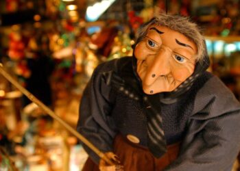 “Aspettando la Befana”, acrobati e divertimento in piazza Plebiscito