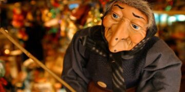 “Aspettando la Befana”, acrobati e divertimento in piazza Plebiscito