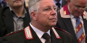 25 anni a Vasto, il luogotenente Castrignanò va in congedo. Menna: «Ci mancherai, la città ti è grata»