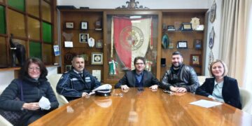 Deiezioni canine, scattano i controlli con agenti in borghese. Bici e monopattini, obbligo di targa