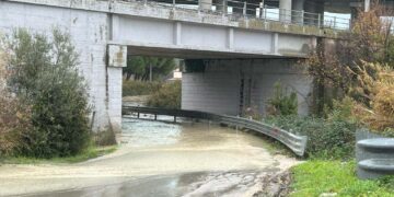 Esonda il torrente Mergolo, a Montenero di Bisaccia chiusa la strada “Querce Grosse”
