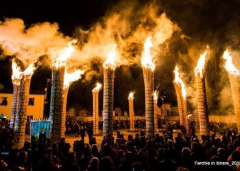 A Fara Filiorum Petri si accendono le alte “farchie di Sant’Antonio”