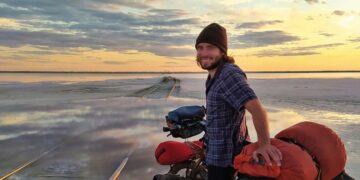 Tre continenti e 93mila chilometri in bici: Lorenzo Barone racconta il mondo attraverso i suoi occhi