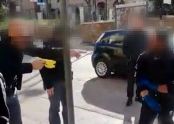 Intervento della polizia in via Crispi fa il giro della Rete suscitando forti reazioni