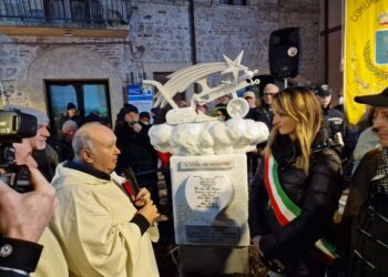 “Il cuore dei sansalvesi”, inaugurata la scultura in corso Umberto I