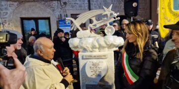 “Il cuore dei sansalvesi”, inaugurata la scultura in corso Umberto I