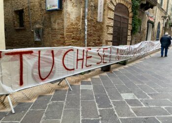 L’ultimo viaggio di Pamela: «Tu che sei nata dove c’è sempre il sole continua a splendere sempre»