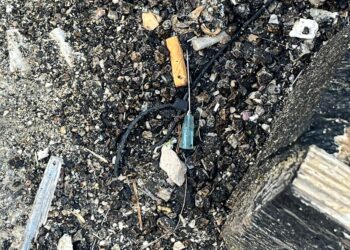 In via Bandiera e via Pisacane si fa lo slalom tra gli aghi delle siringhe