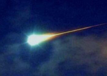 Bolide luminoso nel cielo: avvistamenti anche sul litorale vastese