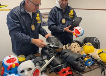 Sequestrati oltre quattrocentomila accessori di Carnevale contraffatti