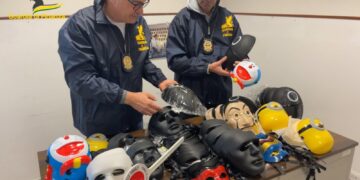 Sequestrati oltre quattrocentomila accessori di Carnevale contraffatti