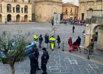 Carnevale, norme di sicurezza e polemiche, commercianti: «Chiusi come polli in gabbia»