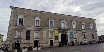 La facciata di Palazzo D’Avalos “sotto la lente” per i lavori di recupero da 800mila euro