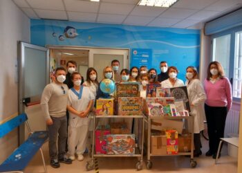 “Il mondo si rialza col sorriso di un bambino”: doni per la Pediatria del San Pio