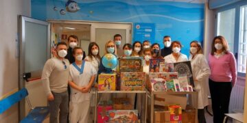 “Il mondo si rialza col sorriso di un bambino”: doni per la Pediatria del San Pio