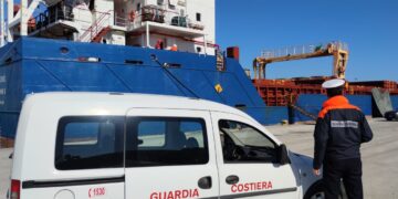 Gravi violazioni delle norme sulla sicurezza del personale, nave fermata a Punta Penna
