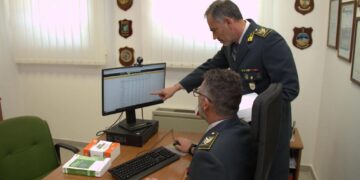 È convinto di investire in bitcoin ma perde tutto: guardia di finanza a caccia dei truffatori