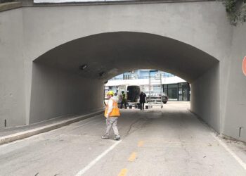 Ponte della vecchia stazione rimesso a nuovo, la strada può riaprire