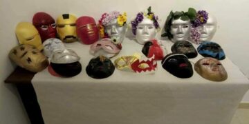 In piazza Diomede il banchetto con le maschere artigianali dell’Anffas