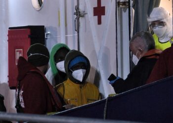 Da Vasto ad accogliere i migranti a Ortona: «Bello riuscire a farli sentire bene»