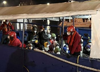 Attraccata la nave Aita Mari a Ortona: soccorsi i 40 migranti