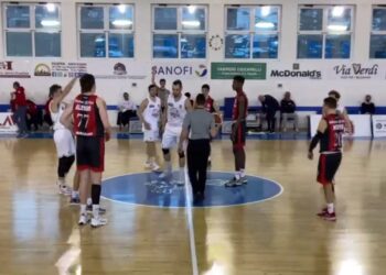 L’Unibasket Lanciano lotta ma non basta: vince L’Aquila 90 a 82