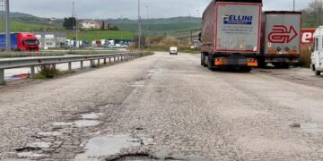 L’allarme della Fiom: «Si trovi una soluzione al dissesto stradale della Val di Sangro»