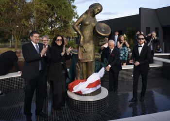 Melbourne, inaugurata la fontana abruzzese delle “quattro cannelle”