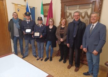 Hanno contribuito a salvare la vita a una donna, premiati due agenti a Lanciano