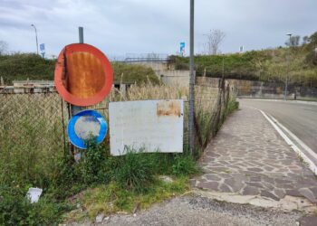 Galleria aperta da vent’anni, ma il cantiere non è stato ancora smantellato