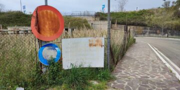 Galleria aperta da vent’anni, ma il cantiere non è stato ancora smantellato