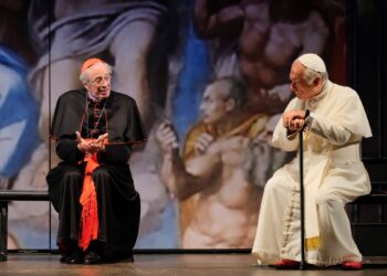 “I Due Papi” chiudono il cartellone di prosa del teatro Fenaroli