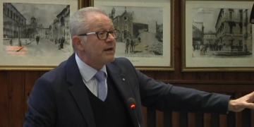 In Consiglio è lite sulle tasse: Irpef e imposta di soggiorno, polemica Menna-FdI