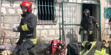 Abitazione gravemente danneggiata dalle fiamme a Fresagrandinaria