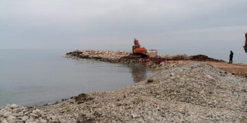 Erosione costiera, al via gli interventi per rinforzare le scogliere di San Salvo