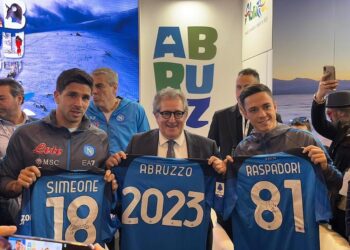 I giocatori del Napoli allo stand dell’Abruzzo alla Bmt: «Partnership che fa bene alla nostra regione»